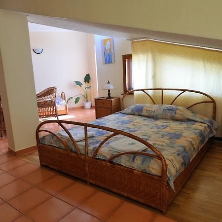 Hotel Prolet Sjoemen Buitenkant foto