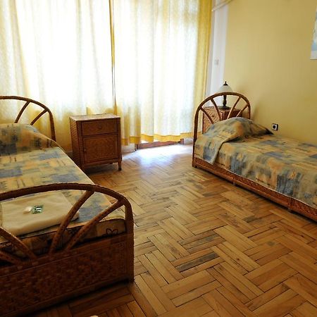 Hotel Prolet Sjoemen Buitenkant foto
