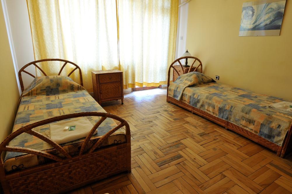 Hotel Prolet Sjoemen Buitenkant foto